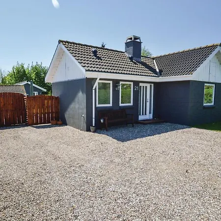 Holiday home Three-bedroom Holiday In